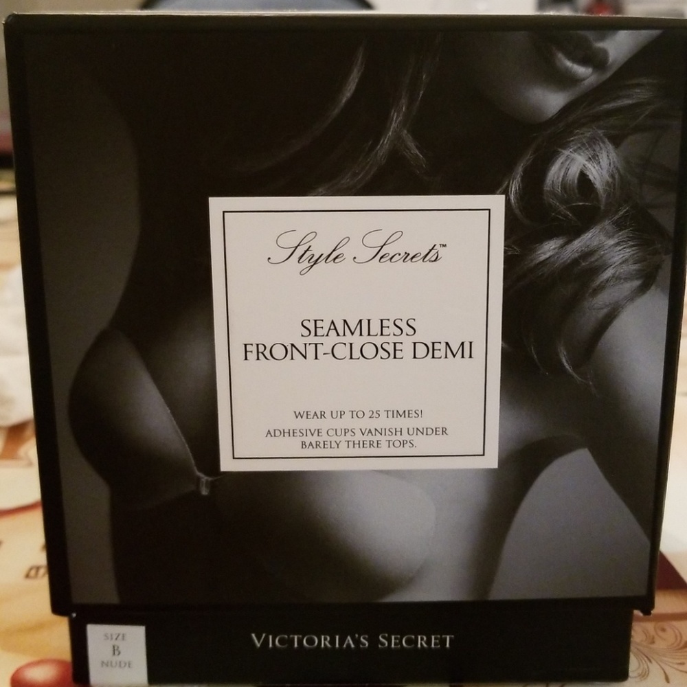 Victoria's Secret Seamless front-close demi bra